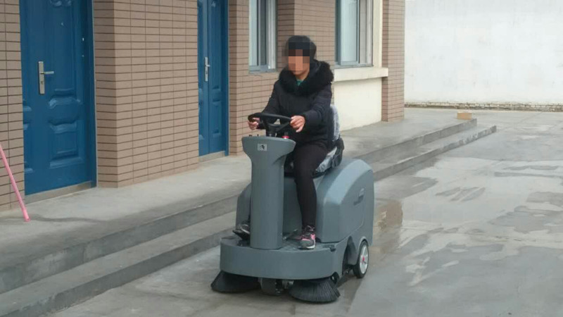 木工车间木屑粉尘清扫用扫地机可以吗