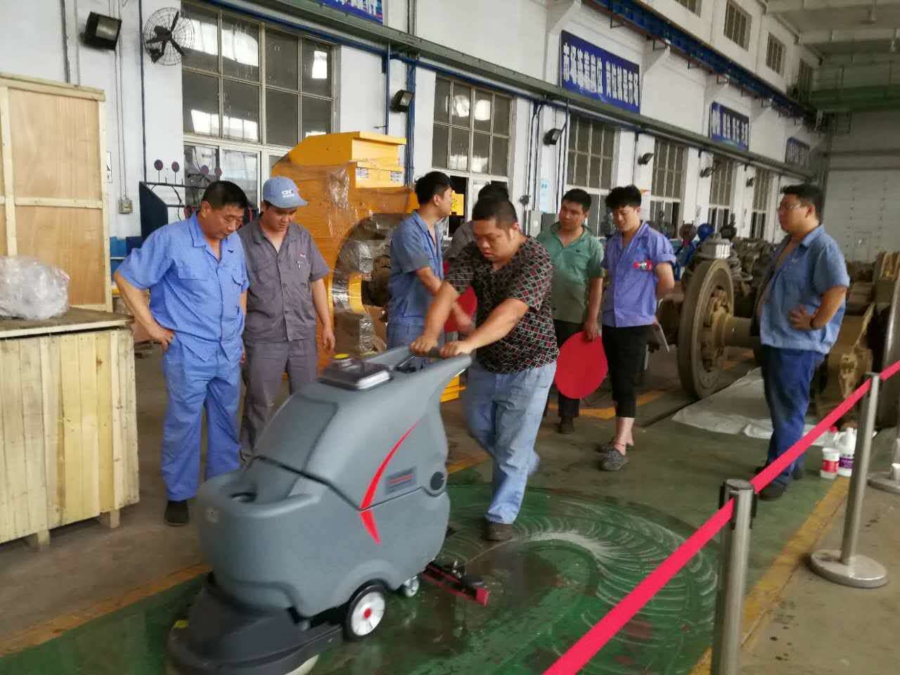 选购手推式洗地机有哪些技巧？