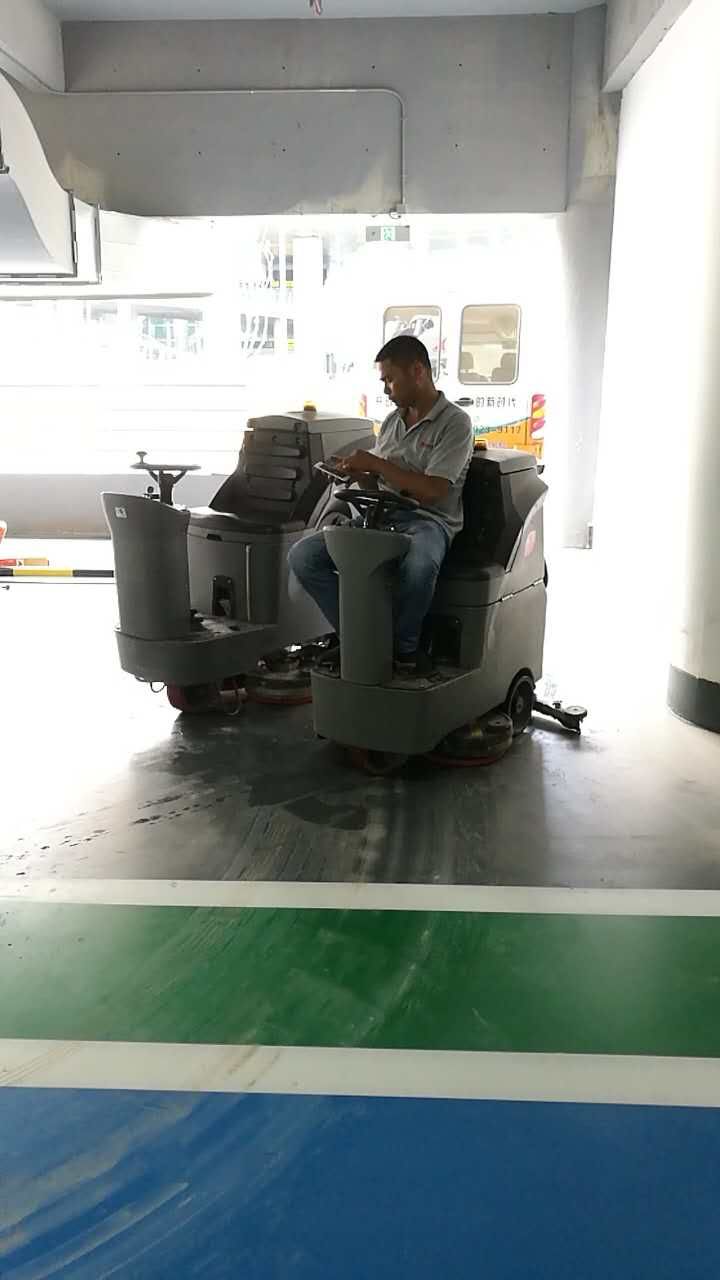深圳意昂3洗地机_食品生产行业专用洗地机